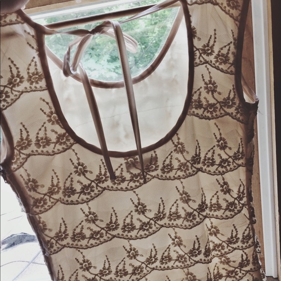 Ivory, lace dress - Picture 4 of 4